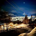 Skogstad Lodge, *