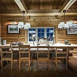 Skogstad Lodge, *