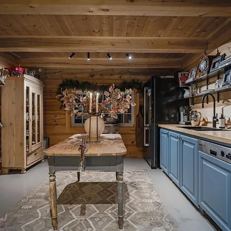 Skogstad Lodge, Holiday home *