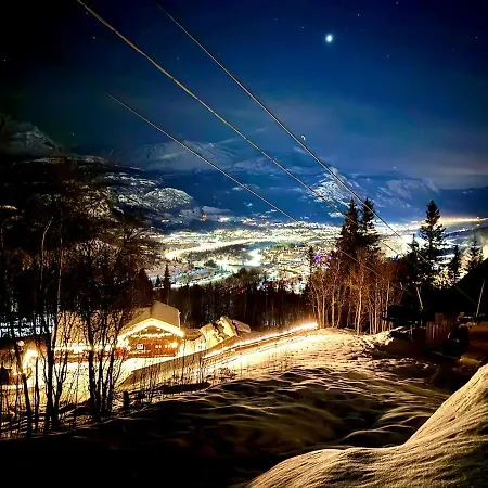 Skogstad Lodge, *