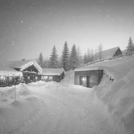 Skogstad Lodge,