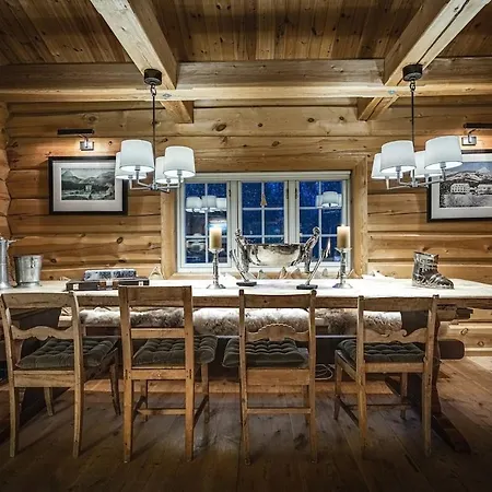 Skogstad Lodge, *