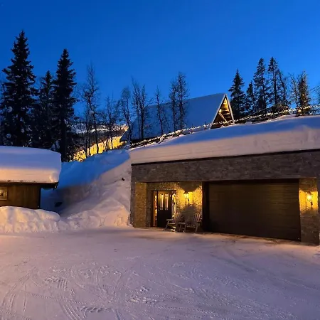 Skogstad Lodge, *
