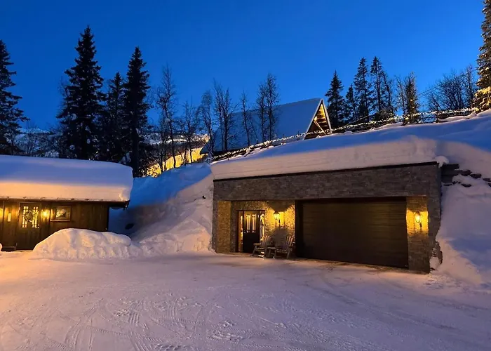 Skogstad Lodge, *