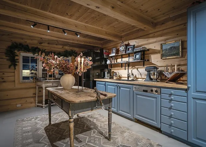 Holiday home Skogstad Lodge, *